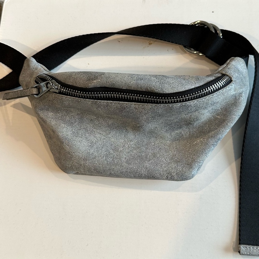Fanny pack in gray with silver metallic